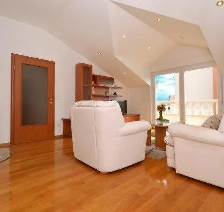 Franka Apartamento *