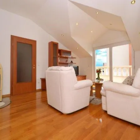 Franka Apartment *